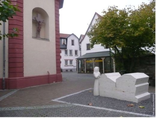 December, 2007: The first part of the memorial, the middle piece and one figure. Photo: Inge Laeuen The first part of the memorial